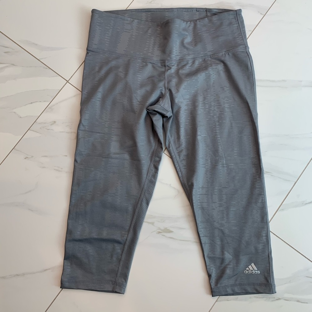 🌸Adidas Climalite Capris size L 🌸